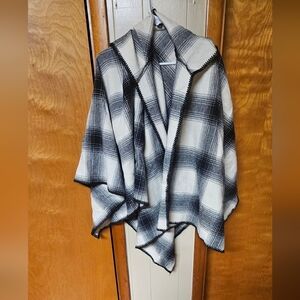 Elegant Faribault 100% Wool Black and White Buffalo Plaid Women's Hooded Cape